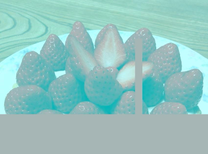 The cyan-tinted strawberry photograph with a grey comparison area and sampling marker.